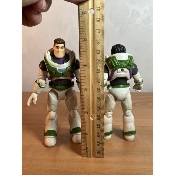 Disney Pixar Buzz Lightyear And Izzy Hawthorne Space Ranger Action Figures 5” - Picture 8 of 8